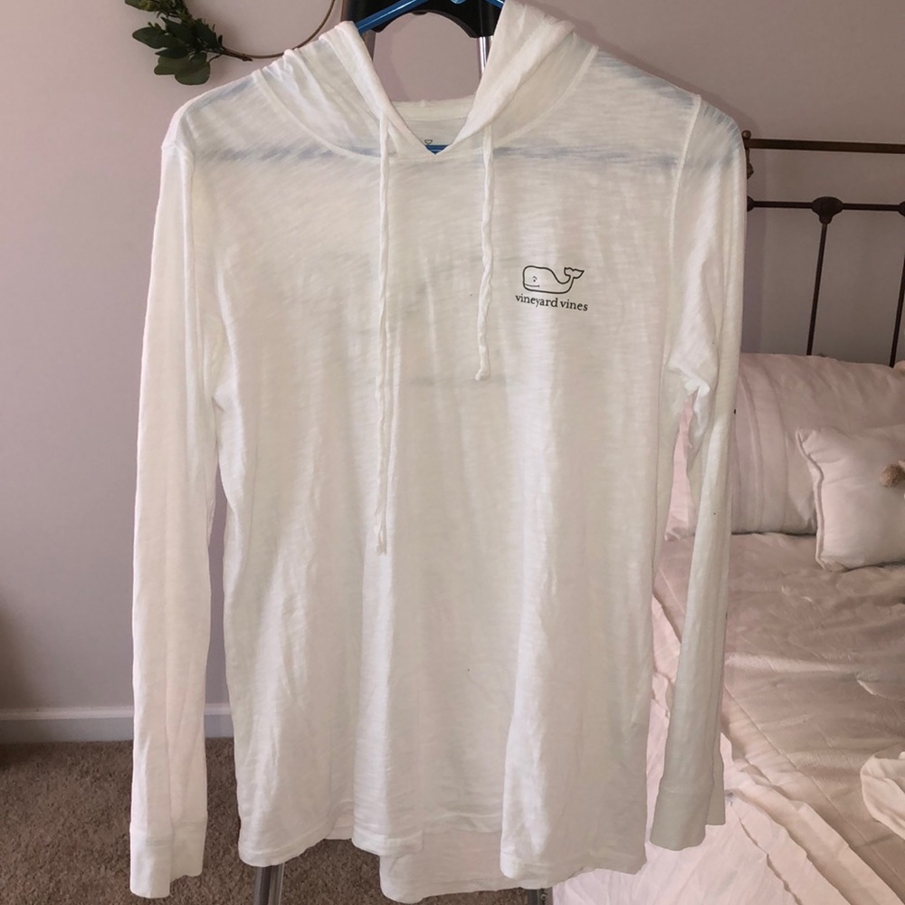 Vineyard vines lightweight pull over!!